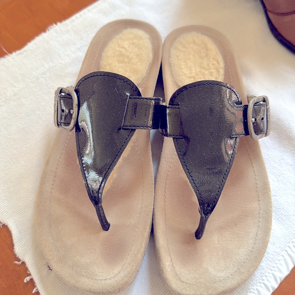 UGG lined sandal